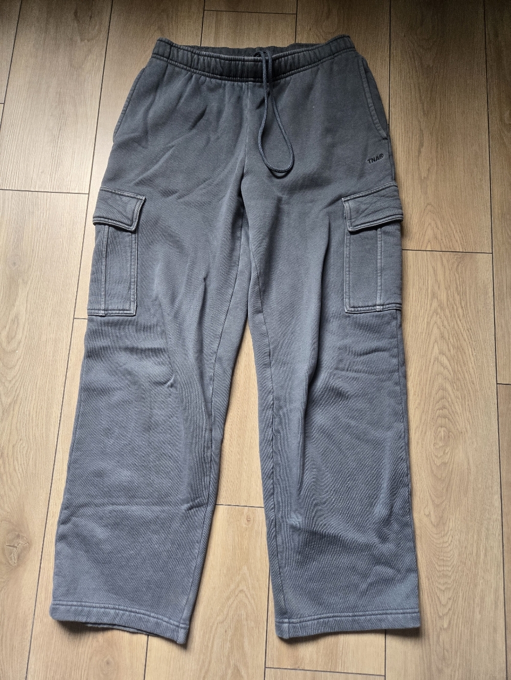 ARITZIA TNA Mega Cargo Sweatpant size M - Picture 2 of 10